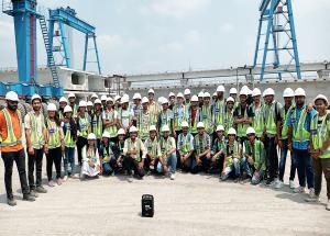 डॉ. एस. एंड एस.एस. गांधी कॉलेज ऑफ इंजीनियरिंग एंड टेक्नोलॉजी के छात्रों का एमएएचएसआर निर्माण स्थल का दौरा।