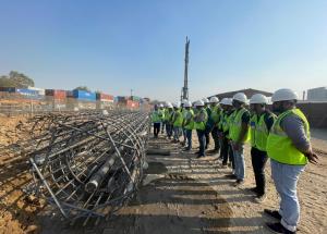 एमएस विश्वविद्यालय बड़ौदा के 170 सिविल इंजीनियरिंग छात्रों के एक समूह ने एमएएचएसआर निर्माण स्थल का दौरा किया