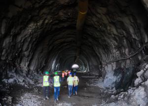 मुंबई-अहमदाबाद हाई स्पीड रेल कॉरिडोर के लिए पहली पहाड़ी सुरंग का निर्माण 5 अक्टूबर को पूरा हुआ