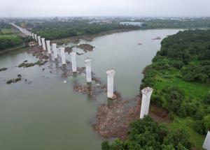 दमन गंगा नदी, वलसाड जिले में पियर का कार्य प्रगति पर है, गुजरात-अक्टूबर 2023