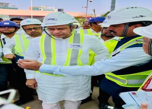 माननीय रेल्वे मंत्री श्री अश्विनी वैष्णव यांनी 23 फेब्रुवारी 2024 रोजी श्री विवेक कुमार गुप्ता, MD/NHSRCL सोबत मुंबईतील विक्रोळी आणि BKC येथे बुलेट ट्रेनच्या बांधकाम स्थळांना भेट दिली.