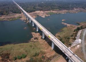 पार नदी, वलसाड जिला, गुजरात पर पुल का कार्य पूरा हो चुका है - मार्च 2024