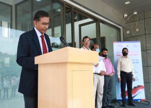 Shri Satish Agnihotri, Managing Director, NHSRCL administering Integrity Pledge to employees on the occasion of Vigilance Awareness Week 2021 celebration at NHSRCL Corporate Office, New Delhi on 26th October 2021.