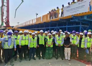 Smt. Darshana Jardosh, Hon’ble Minister of State for Railways and Textile flagged off the casting of the heaviest Full Span Box Girder of 40 M span weighing 970 MT for Mumbai-Ahmedabad High Speed Rail Corridor at a casting yard in Navsari, Gujarat on 1st November 2021