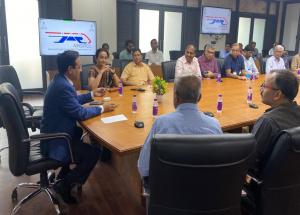  श्री राजेंद्र प्रसाद, एमडी, एनएचएसआरसीएल ने प्रबंधन विकास कार्यक्रम के प्रतिभागियों और आईआईएम अहमदाबाद के संकाय सदस्यों के साथ बातचीत की