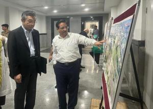 भारत में जापान के राजदूत महामहिम श्री सातोशी सुजुकी ने 29 मई 2023 को आनंद जिले में एमएएचएसआर निर्माण स्थलों और साबरमती मल्टीमॉडल ट्रांसपोर्ट हब का दौरा किया