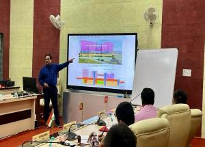 श्री प्रदीप अहिरकर, ईडी/एनएचएसआरसीएल ने एनएआईआर, वडोदरा में बिम्सटेक और संबद्ध क्षेत्रीय देशों को एमएएचएसआर कॉरिडोर परियोजना के बारे में प्रस्तुत किया