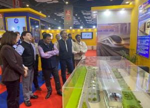 Shri R.N. Sunkar氏(インフラ/鉄道委員会メンバー兼NHSRCLマネージングディレクター)がインド国際見本市2023のブレットトレインパビリオンを訪問