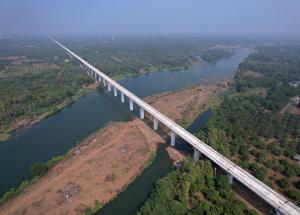アウランガ川に完成した川橋、グジャラート州ヴァルサッド地区