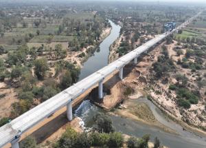गुजरात के खेड़ा जिले में मोहर नदी पर पुल का निर्माण कार्य पूरा हो चुका है - मार्च 2024