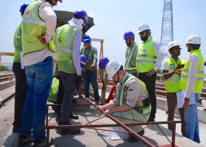 मुंबई-अहमदाबाद बुलेट ट्रेन परियोजना के ट्रैक निर्माण कार्य के लिए सूरत में भारतीय इंजीनियरों और कार्य पर्यवेक्षकों का प्रशिक्षण शुरू हो गया है