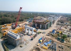 ビリモラ駅工事進行中、ナヴサリ地区、2023年3月