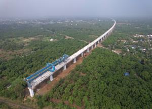 नवसारी जिला में फुल स्पैन गर्डर लॉन्चिंग प्रगति पर, दिसंबर 2023