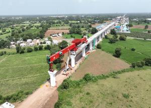 एसबीएस (ओवर-स्लंग) विधि से एमएएचएसआर वायाडक्ट निर्माण, खेड़ा जिला, सितंबर 2023