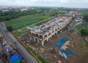 सूरत स्टेशन, सूरत जिला में काम प्रगति पर, अगस्त 2023