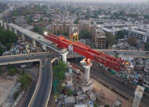 अहमदाबाद जिले में वायाडक्ट का निर्माण प्रगति पर है