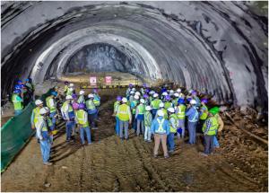 Shri Vivek Kumar Gupta, MD/NHSRCL, along with Director (Projects), inspected the casting yards and the mountain tunnel near Dahanu