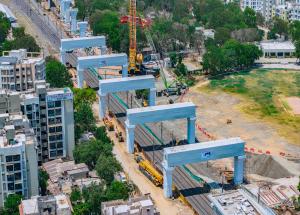 Five Heavy Portal Beams Launched Over Indian Railway Tracks in Amdavad for Mumbai–Ahmedabad Bullet Train Project