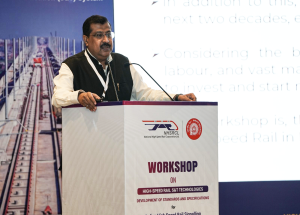 Shri Alok Katiyar, Director/Electrical & System highlighted the need for India’s own standards and strong indigenous manufacturing capabilities for future high speed rail network