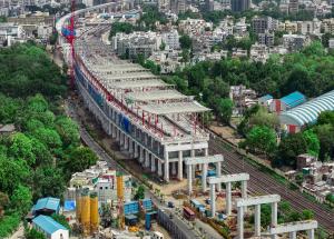 वडोदरा बुलेट ट्रेन स्टेशनचे बांधकाम सुरू आहे